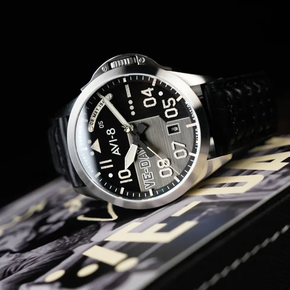 AVI-8 P-51 MUSTANG Patriot Automatic VE-Day 80th Limited Edition AV-4082-03 Otomatik Erkek Kol Saati
